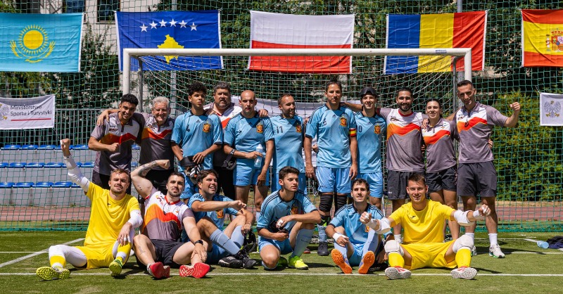 🏆 ¡Campeones!

La selección española de fútbol 5 para ciegos conquista en Cracovia el Campeonato de Europa B tras vencer a Rumanía en la final.

Regresa a la máxima categoría continental y podrá optar a jugar el Mundial y a conseguir una plaza en Los Ángeles 2028.

¡Enhorabuena!