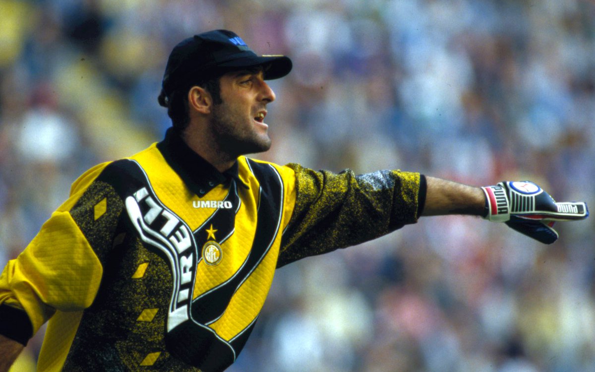 chipiron_eth's tweet image. GM ☀️

Can we bring back goalkeepers with caps? Different breed.