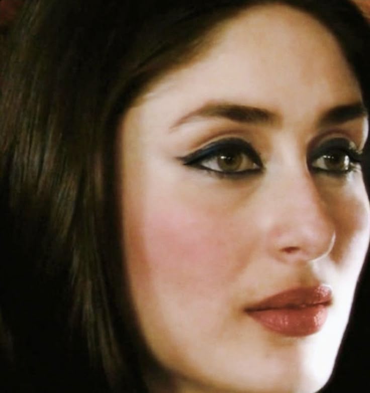 Kareena kapoor kohled eyes is my Roman Empire.