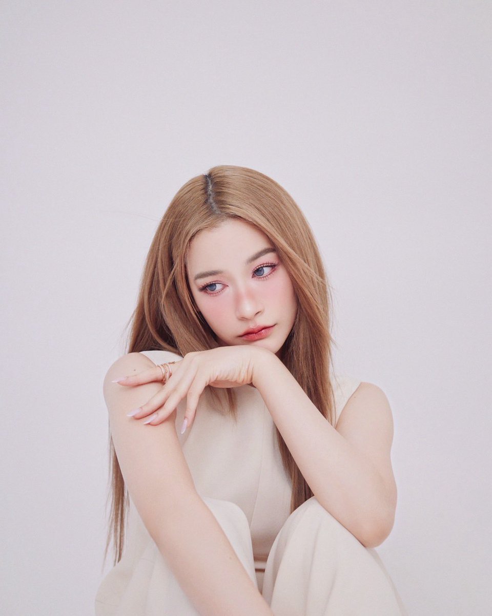 PNasingbut's tweet photo. ความงดงามที่ลงตัว✨ละสายตาไม่ได้เลย✨ #DermondJewelry #ChicCollection
#VickteerutSS25
#จีน่าซาลาส #yeenasalas https://t.co/hqbpcLOhhC
