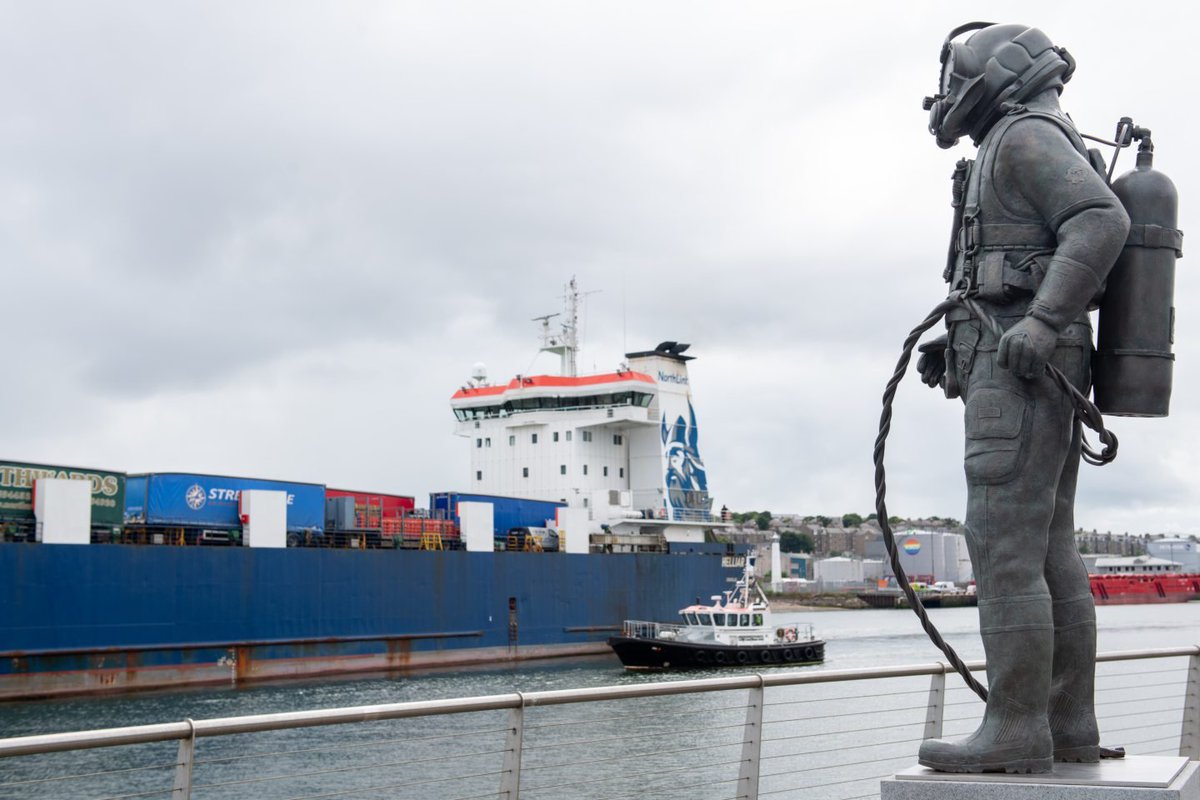 Memorial to lost North Sea oil and gas #divers unveiled in Aberdeen

energyvoice.com/oilandgas/nort…
