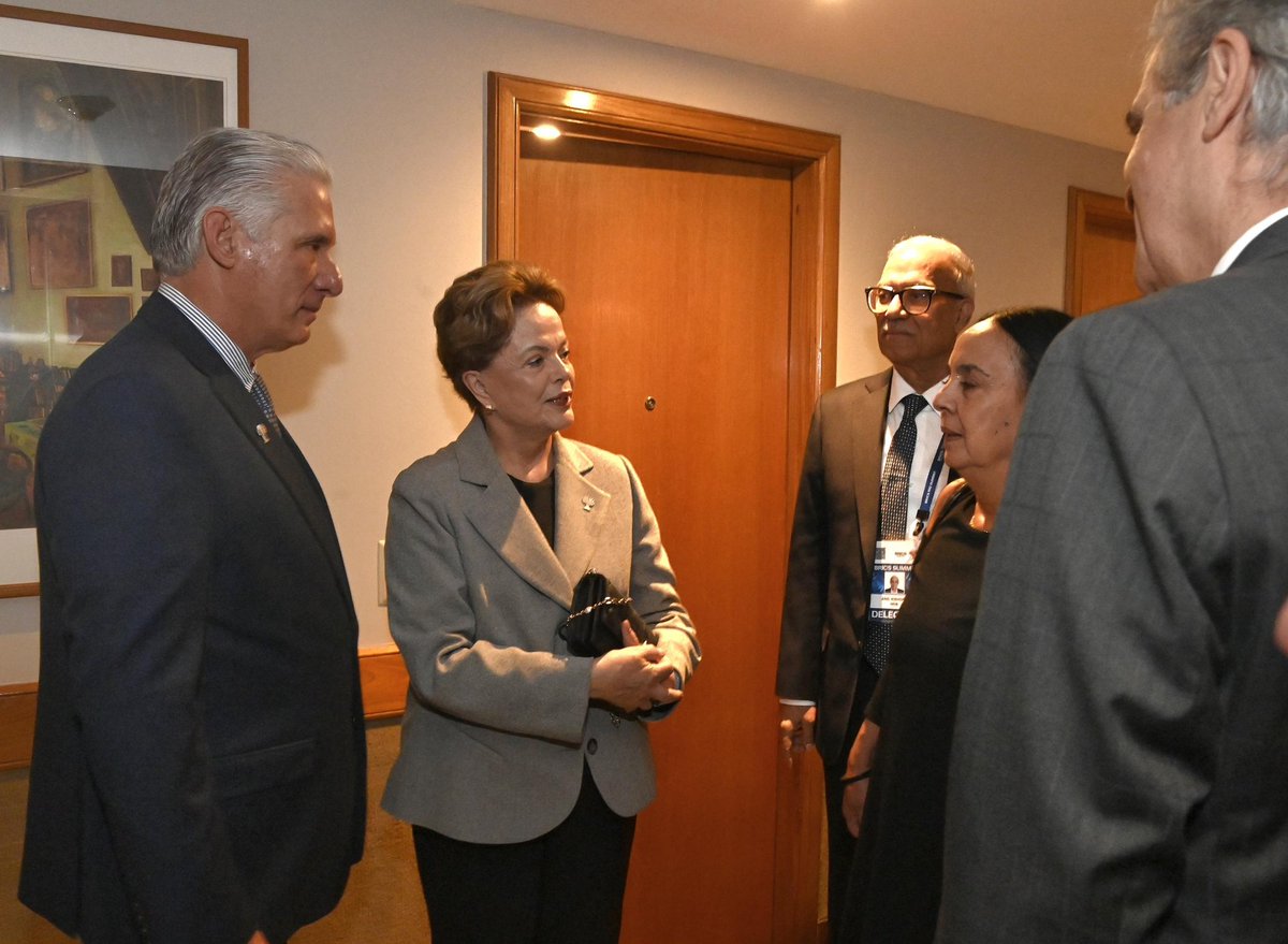 Miguel Díaz-Canel Bermúdez (@diazcanelb) on Twitter photo Con la estimada amiga <a href="/dilmabr/">Dilma Rousseff</a>, Presidenta de <a href="/NDB_int/">New Development Bank</a>, intercambié sobre el compromiso de #Cuba de continuar promoviendo la cooperación Sur-Sur y la Cooperación Triangular.
Nuestro país puede ser un importante punto para el desarrollo económico del Gran Caribe. Con la estimada amiga <a href="/dilmabr/">Dilma Rousseff</a>, Presidenta de <a href="/NDB_int/">New Development Bank</a>, intercambié sobre el compromiso de #Cuba de continuar promoviendo la cooperación Sur-Sur y la Cooperación Triangular.
Nuestro país puede ser un importante punto para el desarrollo económico del Gran Caribe.