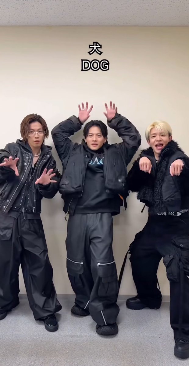 Ni_sho19970129's tweet image. いちいちかわいすぎ🐶🐶🐶
で
紫耀くんの筋トレは
腕立て？
 #i_DOG
 #Number_i
 #MatchingChallenge

instagram.com/reel/DLzhy80hR…