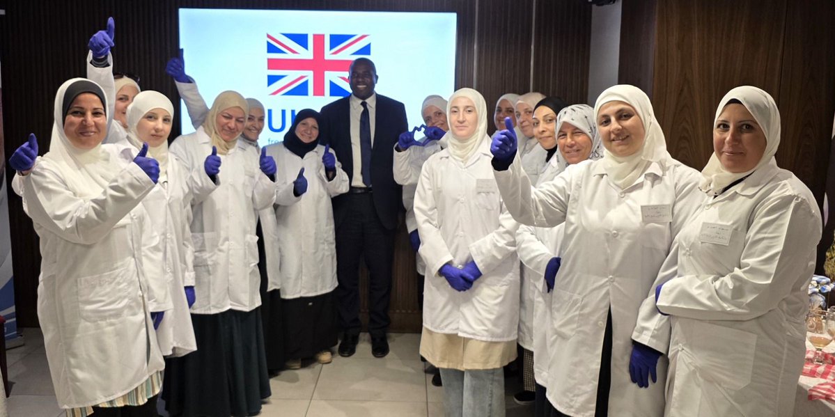 UKforSyria's tweet image. The UK Foreign Secretary @DavidLammy met Syrian women from rural communities benefiting from UK-funded livelihood programmes in partnership with @FAOSyria. The UK has been at the forefront of work on early recovery and women’s empowerment.