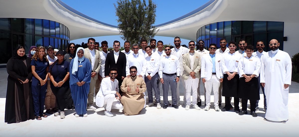 سعدت بزيارة معالي وزير السياحة <a href="/AhmedAlKhateeb/">Ahmed Al Khateeb أحمد الخطيب</a>  لمنتجع #شيبارة في #وجهة_البحر_الأحمر، برفقة عائلته الكريمة. تشريفه لنا ولزملائي من أبناء وبنات الوطن، دعم نقدره ونعتز به.

لقاء ملهم يعكس روح #رؤية_السعودية_2030 في تمكين الكفاءات الوطنية، وتعزيز حضورها في قلب صناعة السياحة السعودية