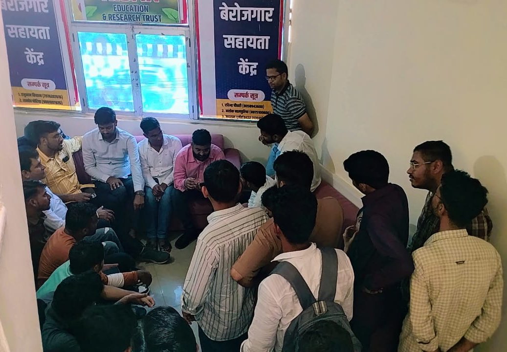 LDC डीवी डेटा :- आज बेरोजगार कार्यालय में LDC 2024 भर्ती डीवी डेटा बोर्ड भिजवाने और परिणाम को लेकर चयनित अभ्यर्थियों से विस्तार से चर्चा की ।। 
डीवी डेटा को लेकर बीकानेर संबंधित अधिकारियों से बात की है उनका कहना है विभाग के द्वारा #डेटा बोर्ड को आज भेज दिया गया है ।। 
कल माननीय
