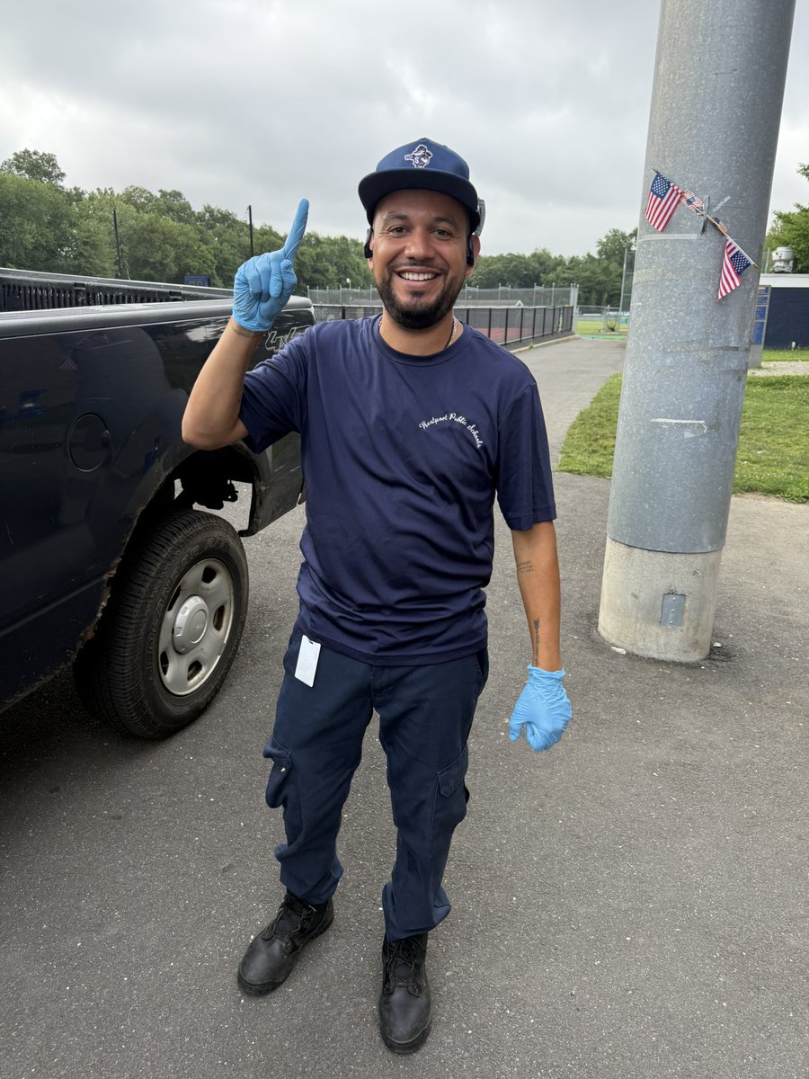 StaplesFootbal1's tweet image. Thank you to Alex and the amazing custodial staff at Staples for making sure the Stadium and Paul Lane Field look pristine each morning.
The Wrecker Bob looks good on you!!
GO WRECKERS!! #cthsfb