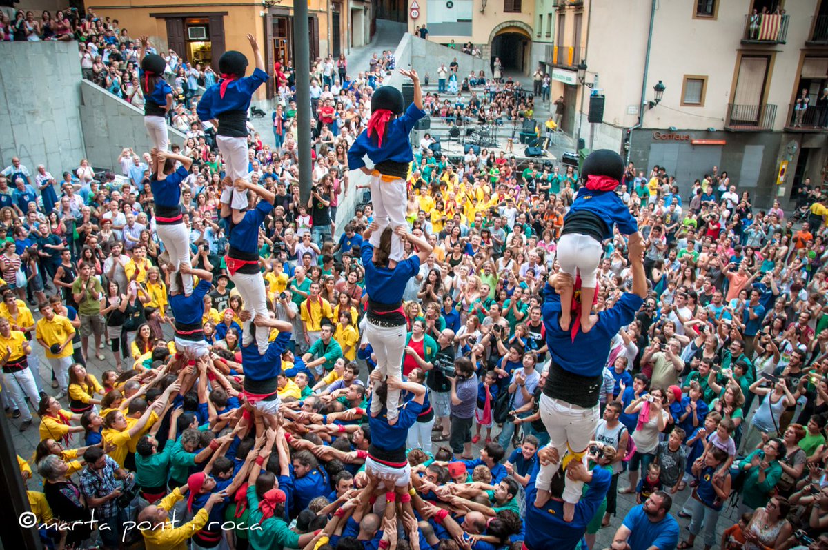 D'això avui ja fa 13 anys!

PER MOLTS ANYS COLLA!🎊

📸 @martapontiroca63 

#castellers #castells #cdberga #AllòQueValLaPena #Berga #Berguedà #castellersdeberga #femcastells #femcomarca