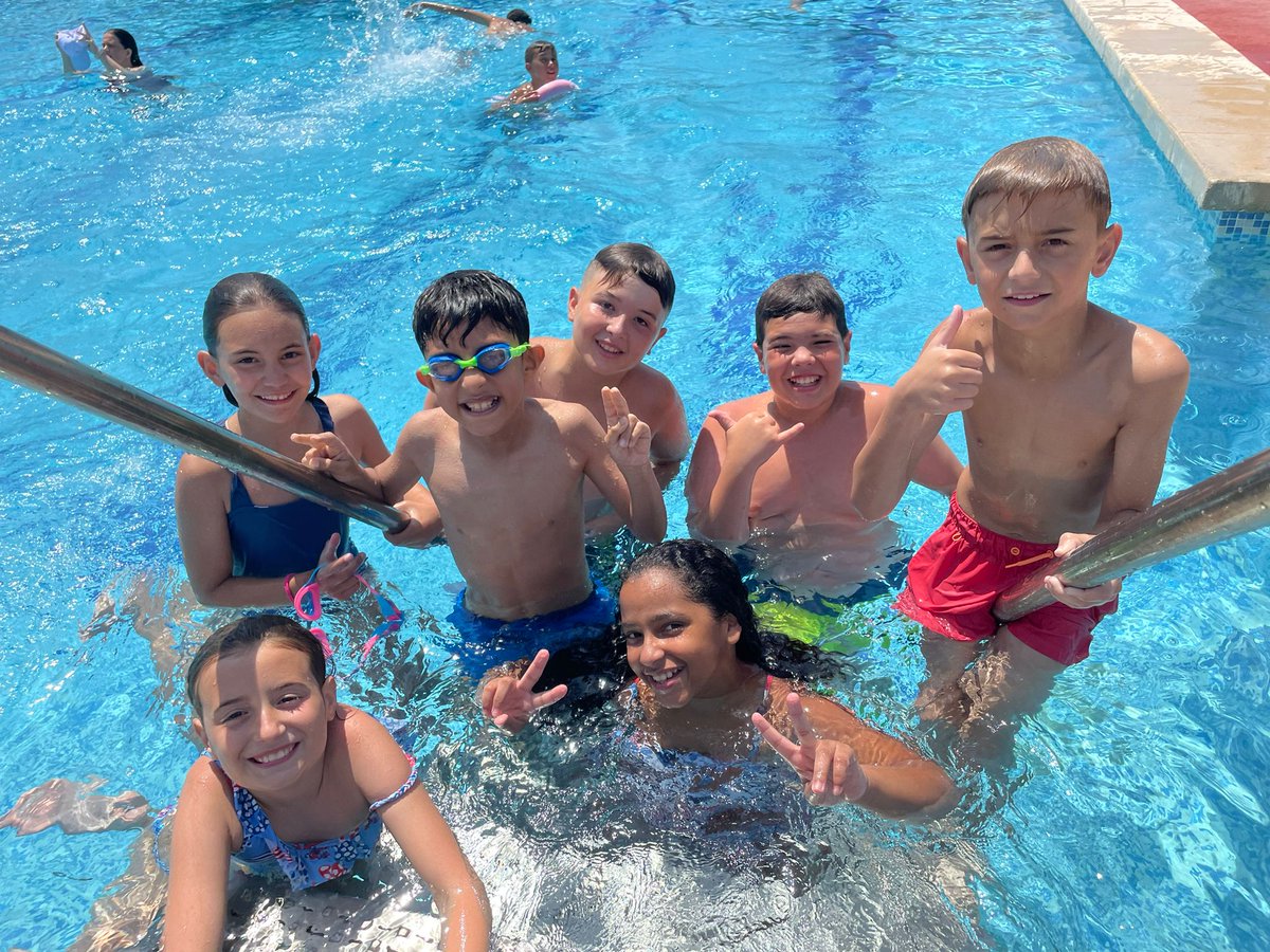 ACTIVA (@activaredes) on Twitter photo 🌞💦 ¡Así se vive el verano en el #campamento "Veranópolis" de <a href="/Ajunt_Albalat/">Ajuntament d'Albalat</a> ! Risas, juegos, talleres, piscina y mucha diversión para disfrutar de cada día al máximo. ¡Nos encanta verlos tan felices y activos! 🥰
#ConciliaciónFamiliar #Verano #Activa #NosGustaEducar 🌞💦 ¡Así se vive el verano en el #campamento "Veranópolis" de <a href="/Ajunt_Albalat/">Ajuntament d'Albalat</a> ! Risas, juegos, talleres, piscina y mucha diversión para disfrutar de cada día al máximo. ¡Nos encanta verlos tan felices y activos! 🥰
#ConciliaciónFamiliar #Verano #Activa #NosGustaEducar