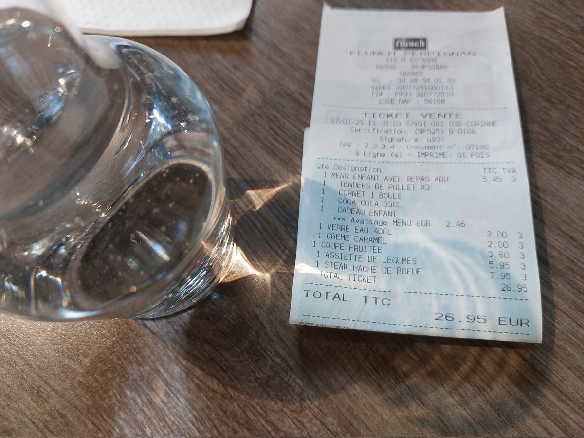 Attention au <a href="/flunch/">flunch</a> ne vous plantez pas de carafe pour de l'eau ! Ne prenez pas celle avant la caisse. 
2 euros les 40cl d'eau !