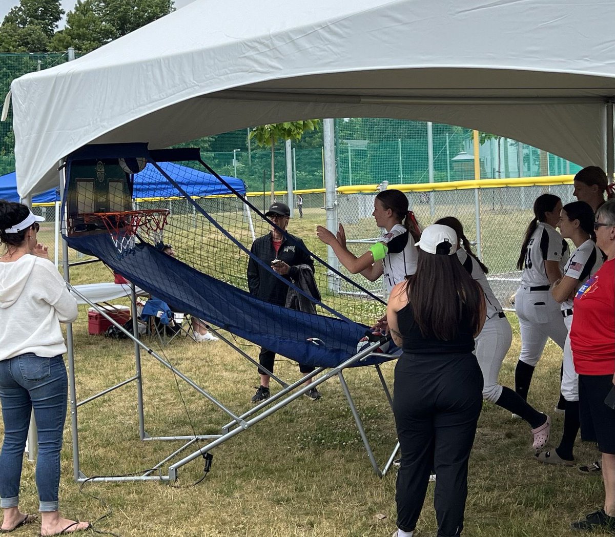HoverAnnie's tweet photo. Bubble gum challenge during brake in games with my team at Quebec Invitational Tournament in Montreal Canada! https://t.co/axDPhYxZpg