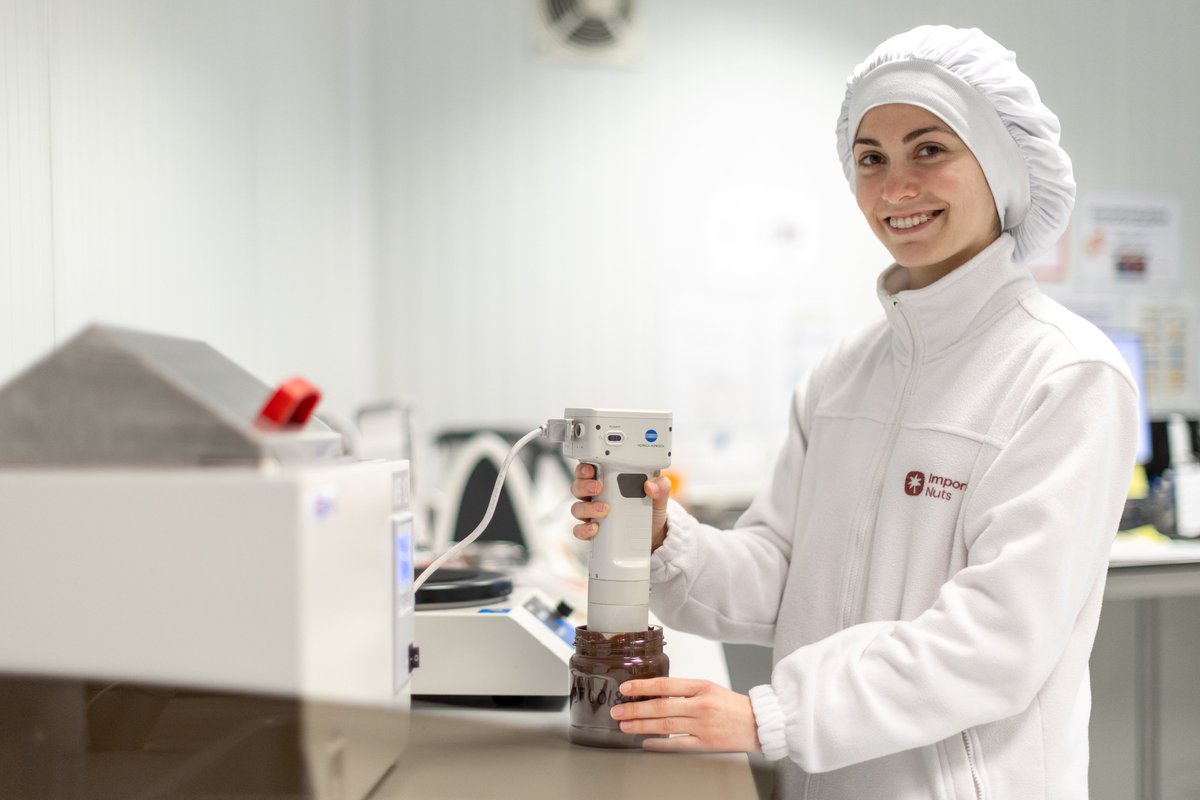 En el #DíaMundialDelCacao, celebramos el talento, la dedicación y el compromiso de quienes estáis detrás de nuestros chocolates en Chella y Ogliastro. Gracias por dar sentido a lo que hacemos cada día. 🍫❤️
#OrgulloImportaco #PersonasImportaco