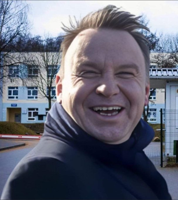 GvQTi6MWwAA1pz2?format=jpg&name=small