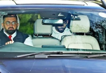 🚨🚨📸 BREAKING:
 
Matheus Cunha arrives at Carrington! #MUFC [<a href="/TheSunFootball/">The Sun Football ⚽</a>]