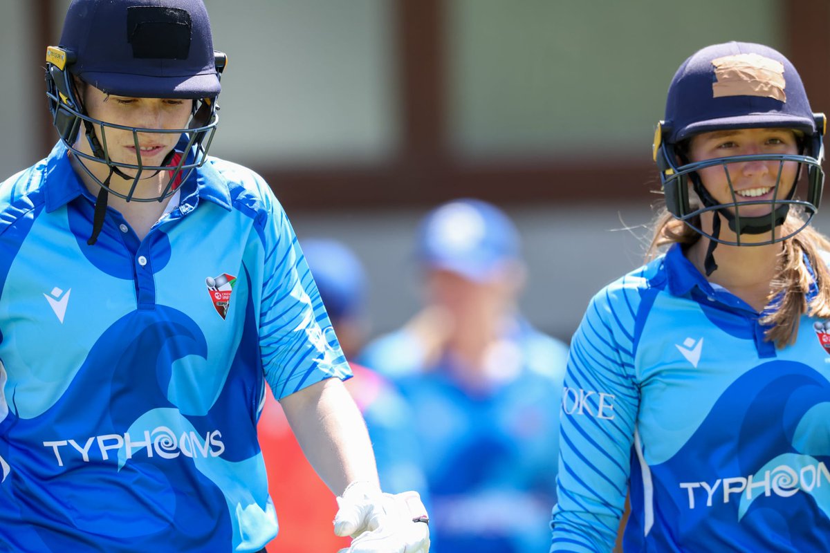 █▓▒▒░░░MATCH RESULT░░░▒▒▓█

The Typhoons have batted very intelligently and cruised to victory.

▪️Scorchers  161-6 (20 overs)
▪️Typhoons 162-2 (19.1 overs)

▶  Scorecard: bit.ly/46vOLbn

#SuperSeries25 <a href="/EVOKE/">EVOKE</a>