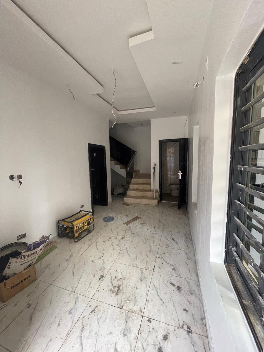 Crayjoe_'s tweet image. 3 UNITS OF 2 BEDROOM DUPLEX
PRICE: N70M
LOCATION: OLOWORA, MAGODO
FEATURES:
Spacious rooms
Ample car space
Fitted kitchen
Gated compound
Serene environment
All rooms en-suite
Security lights.
Title: C of O