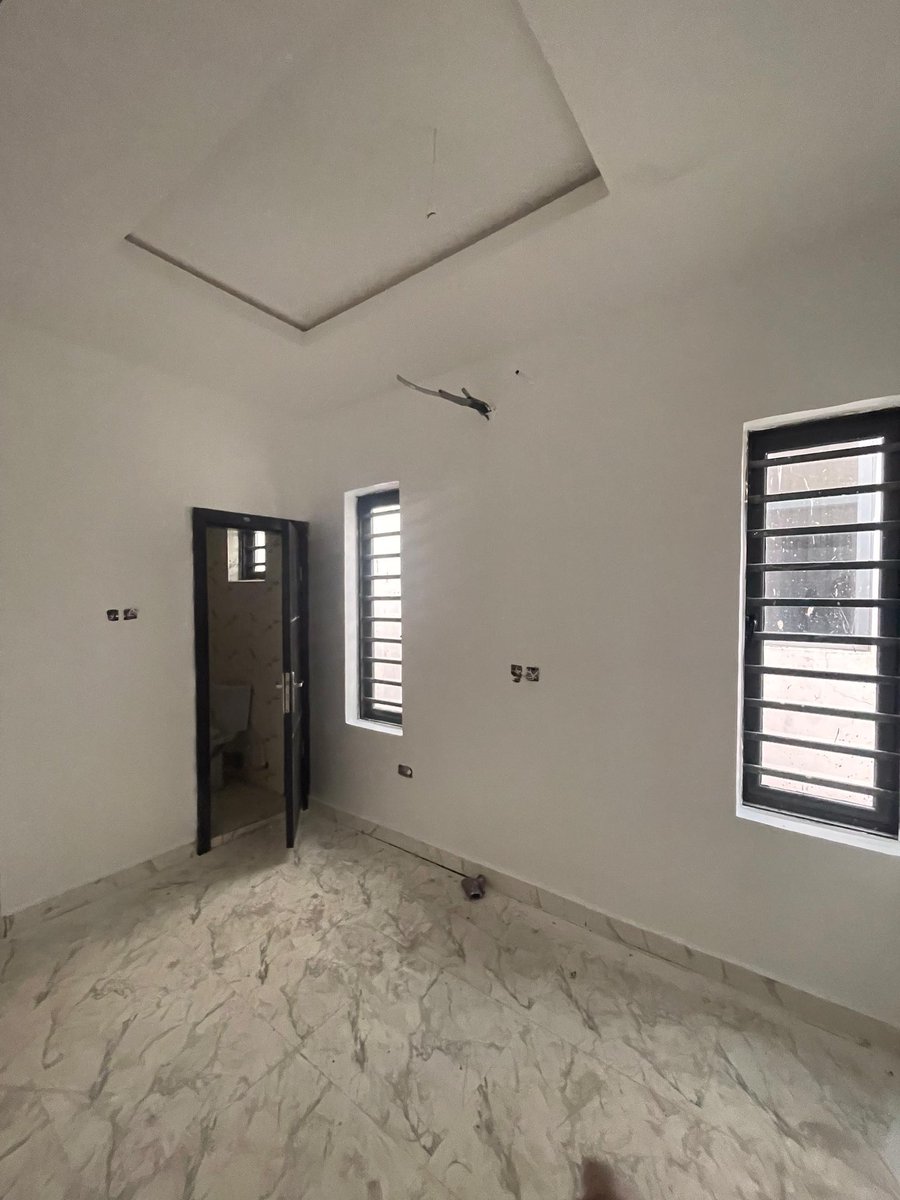 Crayjoe_'s tweet image. 3 UNITS OF 2 BEDROOM DUPLEX
PRICE: N70M
LOCATION: OLOWORA, MAGODO
FEATURES:
Spacious rooms
Ample car space
Fitted kitchen
Gated compound
Serene environment
All rooms en-suite
Security lights.
Title: C of O