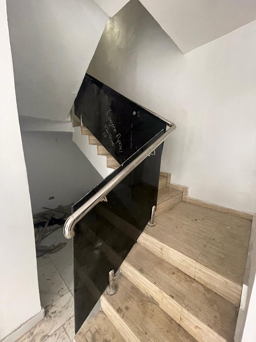 Crayjoe_'s tweet image. 3 UNITS OF 2 BEDROOM DUPLEX
PRICE: N70M
LOCATION: OLOWORA, MAGODO
FEATURES:
Spacious rooms
Ample car space
Fitted kitchen
Gated compound
Serene environment
All rooms en-suite
Security lights.
Title: C of O