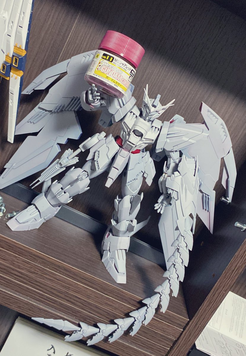 『この色で塗って欲しい』と
ガンダムが言っている