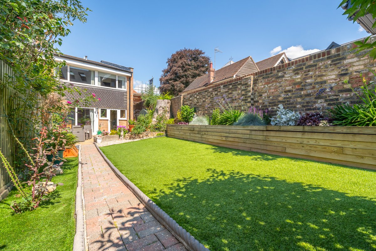 NEW LISTING IN TUNBRIDGE WELLS! GUIDE PRICE £525K: Bright 3-bed house in sought after cul-de-sac with driveway and south facing garden
flyingfishproperties.co.uk/property-for-s…
.
.
.
#tunbridgewells #tonbridge #bidborough #southborough #southboroughcommon #penshurst #speldhurst #hildenborough
