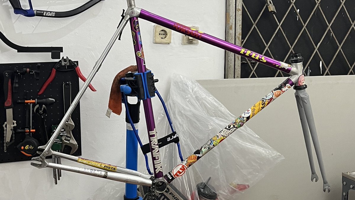 dipaadi's tweet image. found a photo of Vitus in Rawamangun Velodrome 1996