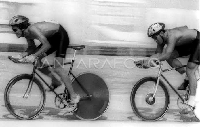 dipaadi's tweet image. found a photo of Vitus in Rawamangun Velodrome 1996