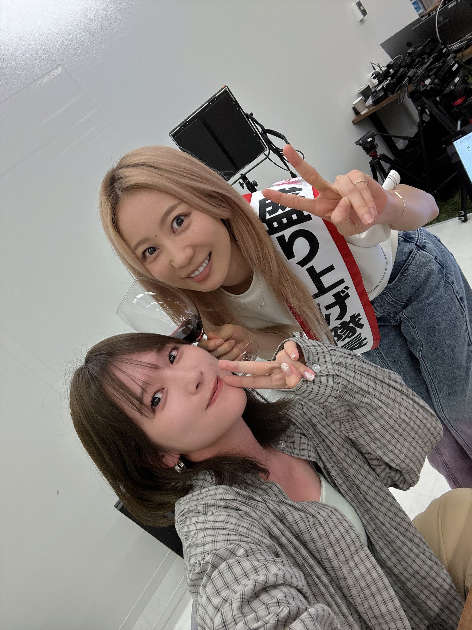 【弟結婚セール】内田真礼　サイン入り写真 内田真礼 Official STAFF on X: 
