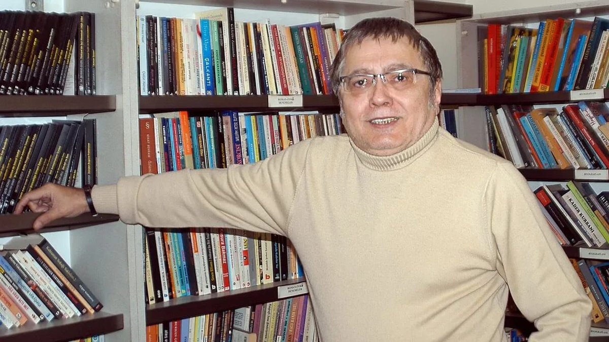 Hikmet Çetinkaya, kalemini daima halktan ve hakikatten yana kullanan bir gazeteciydi.
Bu duruşuyla basın dünyamızda iz bıraktı.

Kendisine Allah’tan rahmet; ailesine, sevenlerine ve basın camiasına başsağlığı diliyorum.