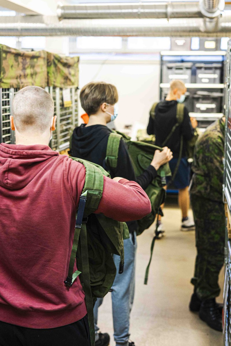PorinPR's tweet image. Saapumiserä 2/25 – tervetuloa palvelukseen Porin prikaatiin!
Yhteensä yli 2 300 alokasta aloittaa tänään palveluksensa Porin prikaatissa. Alokkaista noin 1 120 aloittaa palveluksensa Niinisalossa ja noin 1 230 Säkylässä.
#porpr #maavoimat