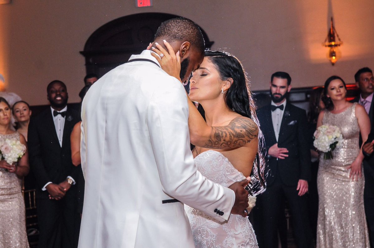 KT_Harrell1's tweet image. 1 Corinthians 13:4-7…8 years full of life, laughter, of love and more to come!! Happy Anniversary to my Queen who keeps this family together!!