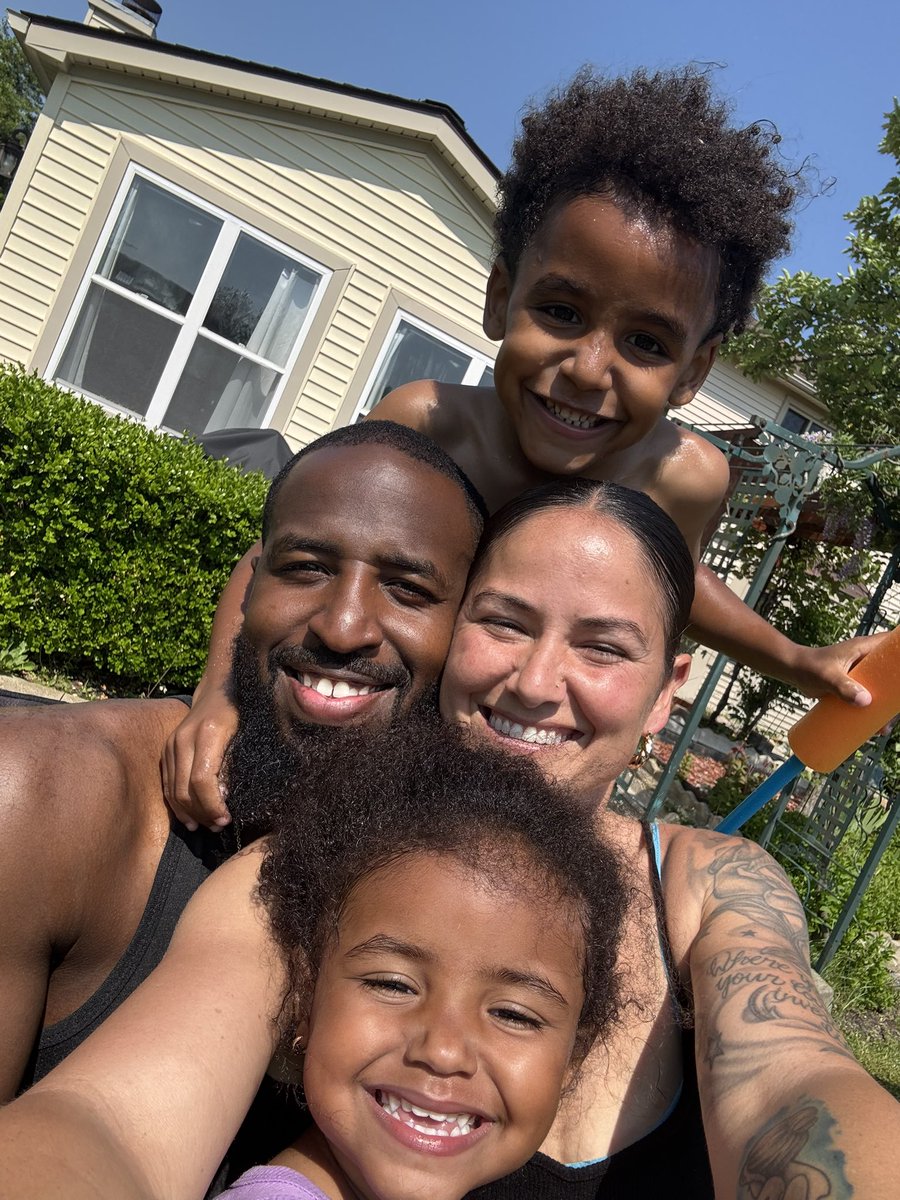 KT_Harrell1's tweet image. 1 Corinthians 13:4-7…8 years full of life, laughter, of love and more to come!! Happy Anniversary to my Queen who keeps this family together!!