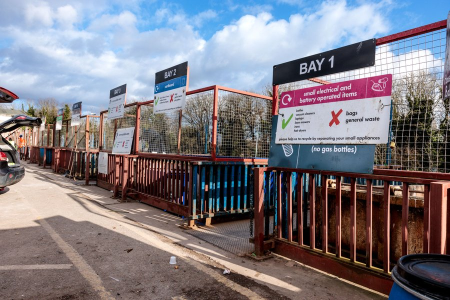 BrumLeader's tweet image. Quick guide to what can be accepted at HRCs:
✅ Excess recycling that would normally go in your kerbside bins
✅ Items that can be reused
✅ Electricals that don’t work
Castle Bromwich – no booking required, for all other sites book before you visit
orlo.uk/BmI8l