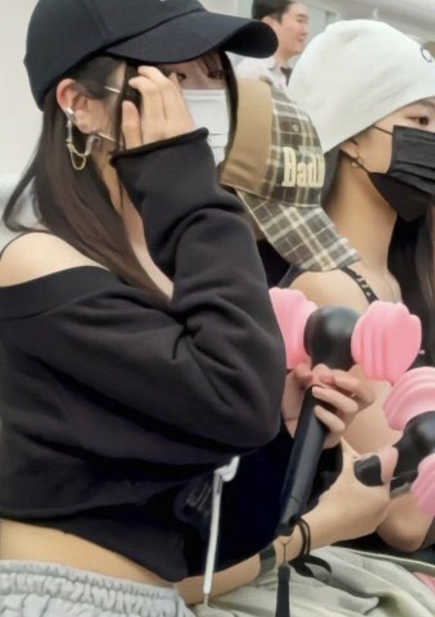 MONSTERSPICS's tweet image. i love this girl yge trainee vibes.