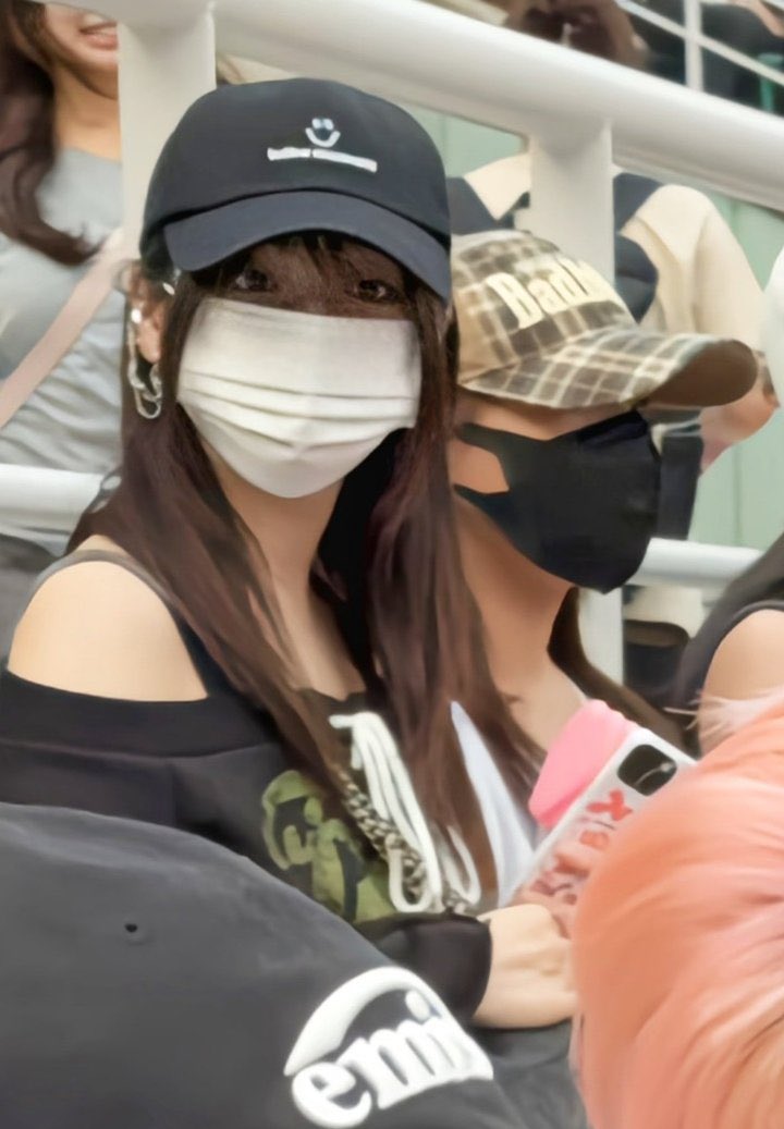 MONSTERSPICS's tweet image. i love this girl yge trainee vibes.