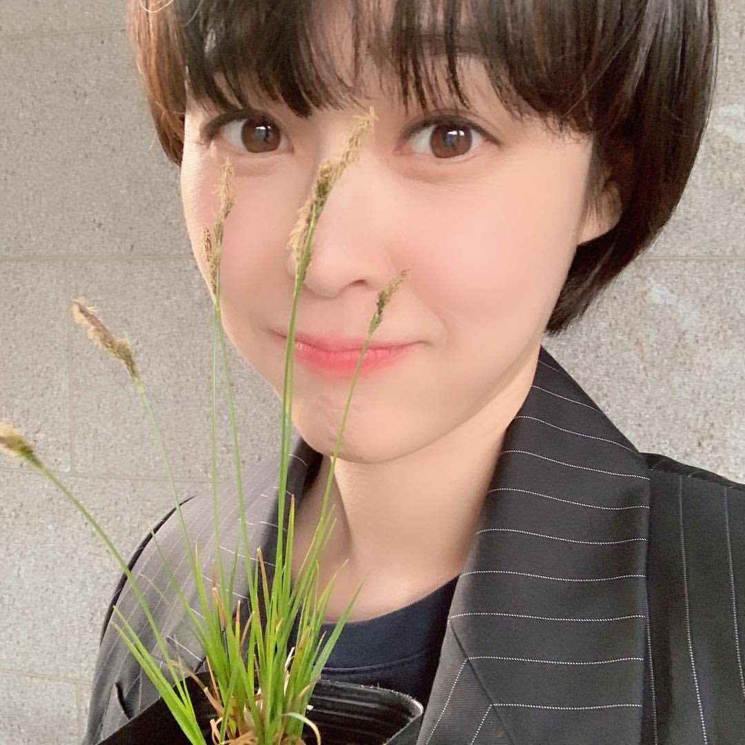 With her little plant 😆🫶🏻