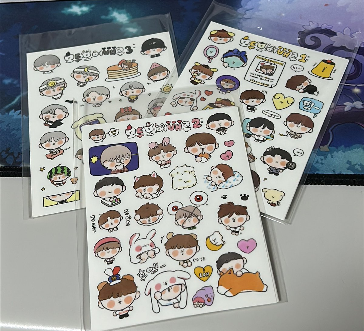 tom_to10's tweet photo. 엑소 팬아트 스티커 굿즈 양도합니다
도안 한세트당 1000원에 싹 처분합니다!

버리기엔 넘 예뿐 스티커들이에요.. 🥺 

백현 세훈 카이 수호 시우민 찬열 레이 첸 디오 포카 슈와 복개 코코밥 척츄 랑판 오레오베베 모모쿠 폼폼푸린 https://t.co/qCq7WPRjr9