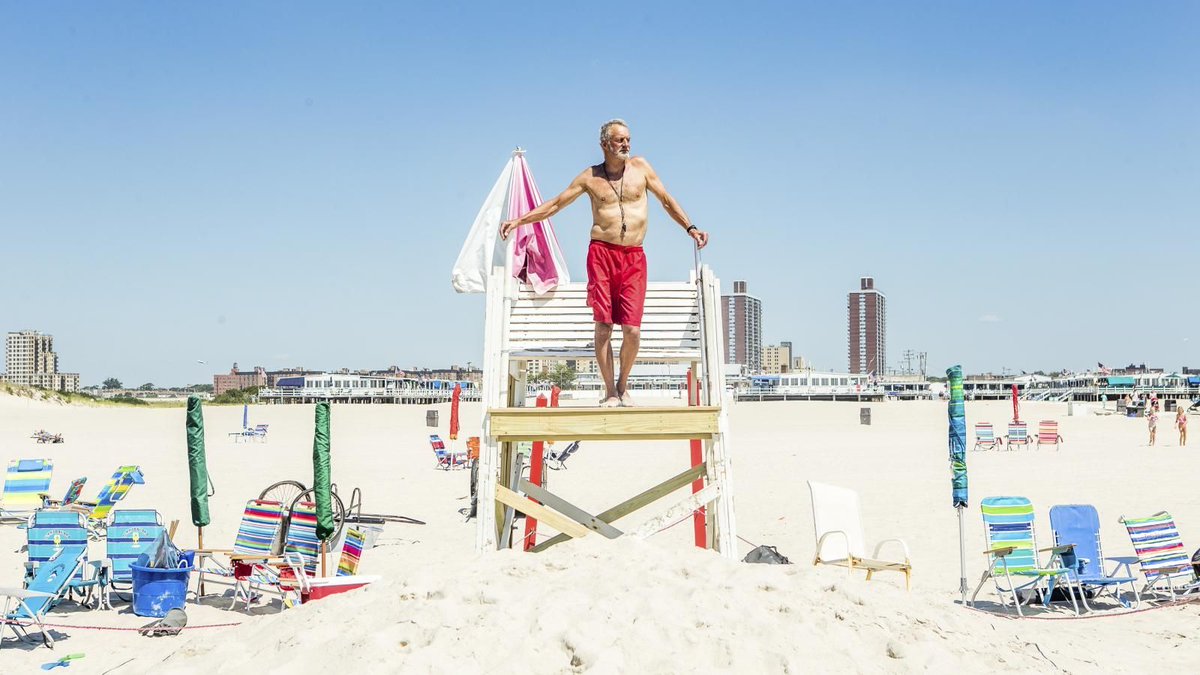 ThisAmerLife's tweet image. The 66-year-old lifeguard who sued New York State for age discrimination after refusing to wear a Speedo on the job. bit.ly/4lfiiKY