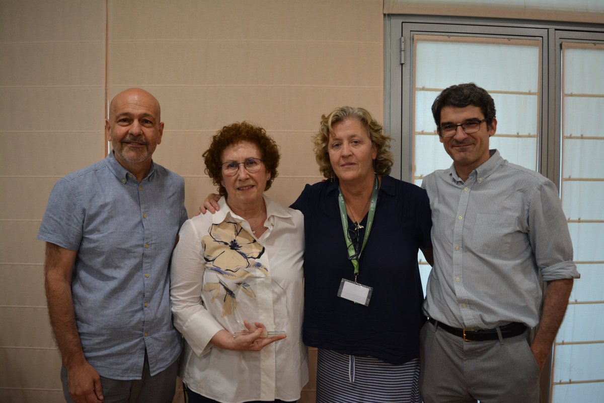 CBGP_Madrid's tweet photo. #EventsCBGP Although the ‘MOLECULAR PLANT-PEST INTERACTIONS’ group leader will continue working at CBGP until the end of the month, colleagues didn’t want to miss the chance to give Professor Isabel Díaz Rodríguez the surprise farewell she truly deserves!
#ThankYouIsabel🎉 https://t.co/3sMDOgi1vv