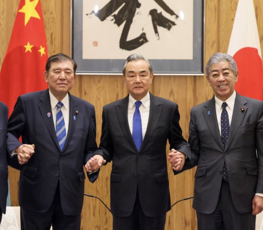 <a href="/USAmbJapan/">ジョージ・グラス駐日米国大使</a> 日本経由の密輸が放置され、多くのアメリカ国民が亡くなった。

日本の媚中が加担したことになります。

中国絡みはマスメディアも報道しません。

自国民を殺されたトランプ大統領がお怒りになるのは当然。一日本国民として心よりお詫び申し上げます。

石破媚中政権打倒は日本国民の責務と心得ます。