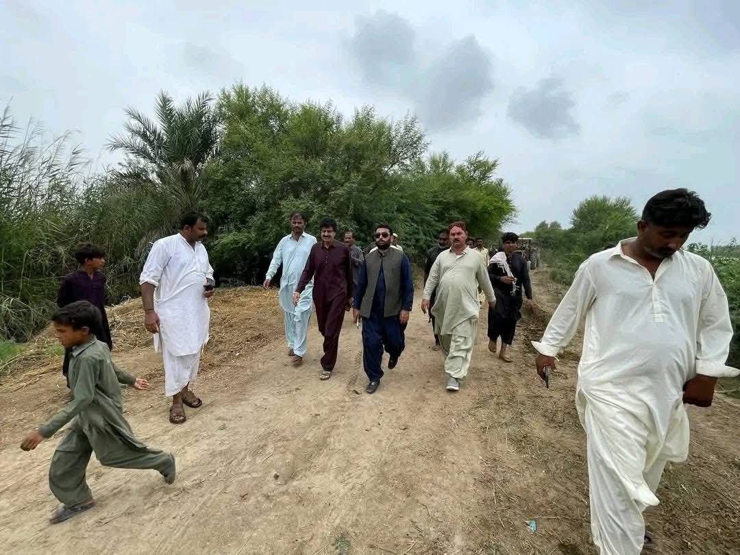 Earlier today, upon receiving reports of a breach in Phuleli Canal, I promptly visited the site along with Abdul Jabbar Khan, district administration and irrigation officials. We reviewed the emergency measures being taken to plug the breach and ensure the safety of nearby