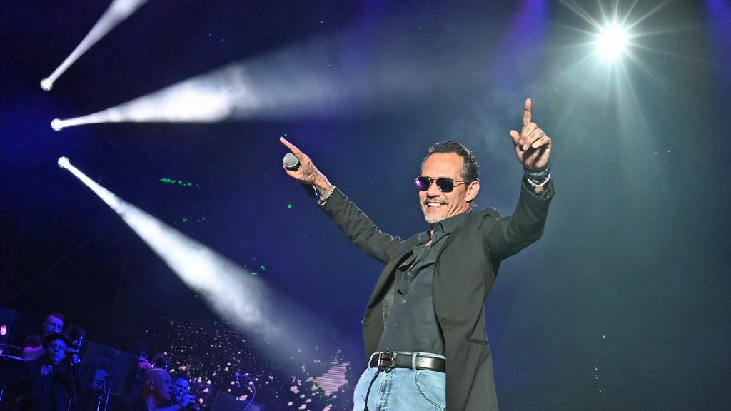 Siete mil personas disfrutan en Roquetas (Almería) con la música de Marc Anthony

El cantante puertorriqueño ha recalado también en Marbella dentro de su gira "Marc Anthony en Vivo"

🌐 csur.red/WAgG50WlBTG