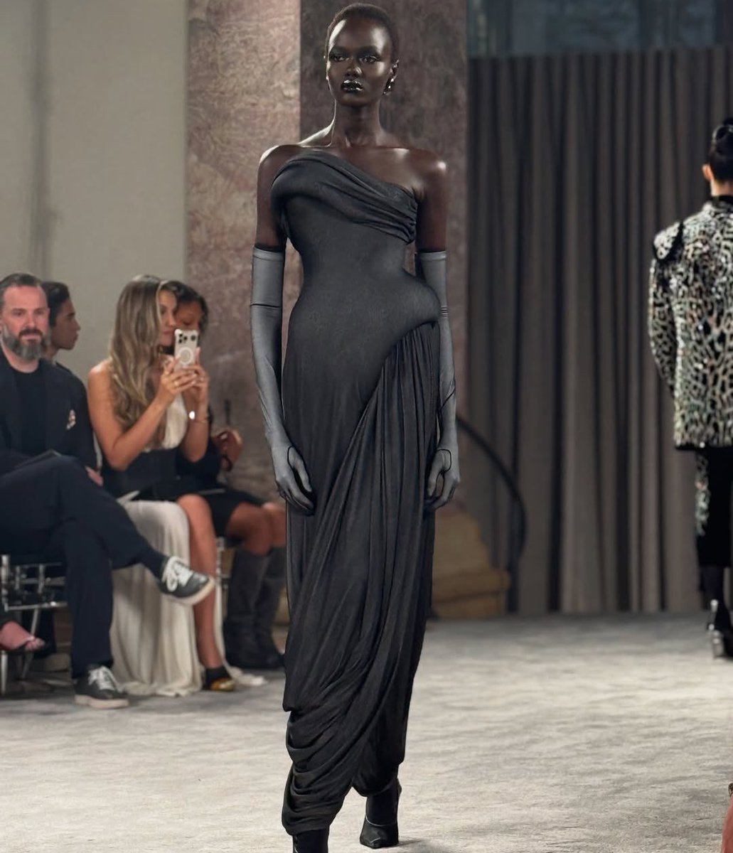 this dress at Schiaprelli fw25 couture omg