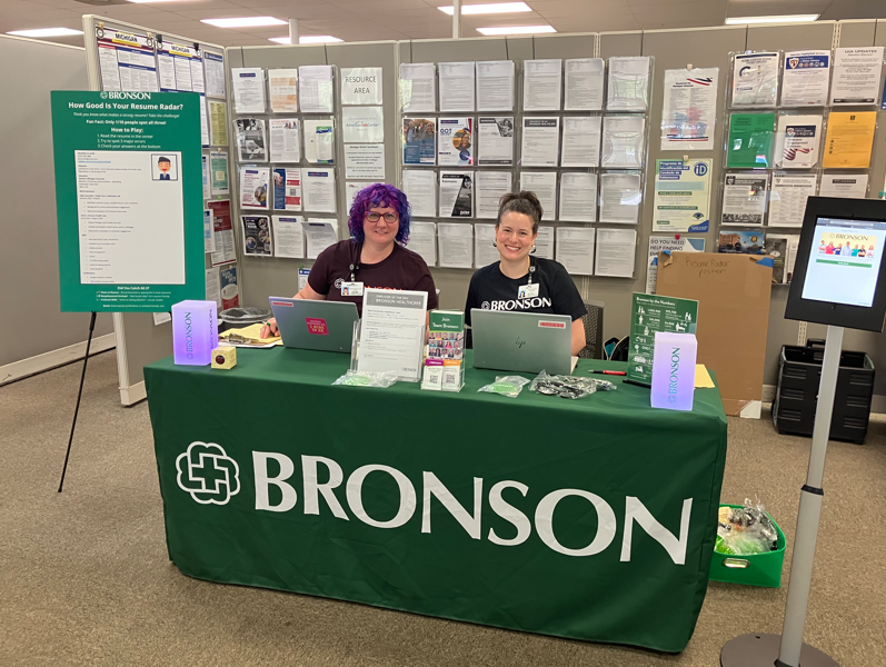 MiWorksSW's tweet photo. 📸 Bronson Healthcare recently joined us in Kalamazoo as our Employer of the Day! They had a great turnout—connecting with over 30 job seekers to share information about current job opportunities. Thanks to everyone who made it a success! 👏

#MichiganWorksSW #EmployerOfTheDay https://t.co/QqkklINrUB