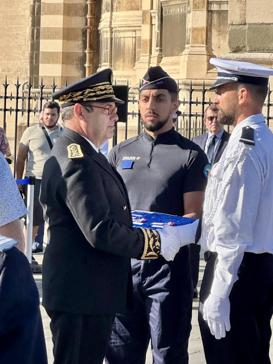 GonzalezJoseRN's tweet image. 👮‍♂️ Présent ce matin à Marseille, pour la Journée de la Police nationale.

Un moment fort pour saluer l’engagement de nos policiers, garants de l’ordre et de la sécurité.

Respect et reconnaissance.