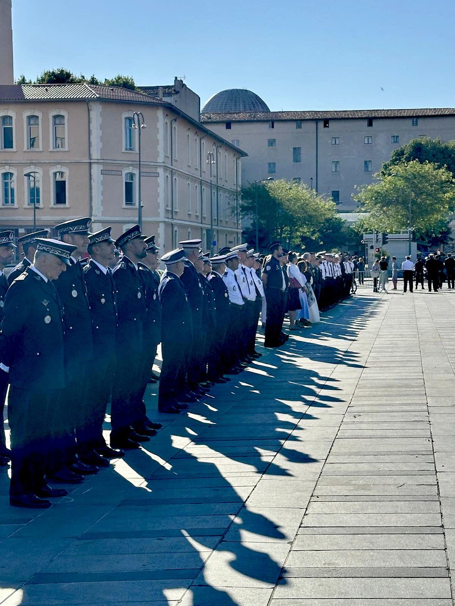 GonzalezJoseRN's tweet image. 👮‍♂️ Présent ce matin à Marseille, pour la Journée de la Police nationale.

Un moment fort pour saluer l’engagement de nos policiers, garants de l’ordre et de la sécurité.

Respect et reconnaissance.