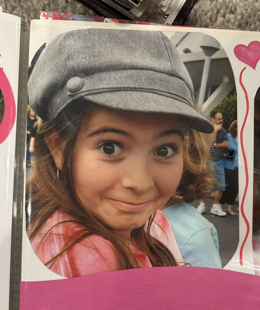 megannn_lynne's tweet image. Remembering how I wore this hat to the Jonas Brothers concert because I thought it would make me stand out to Nick