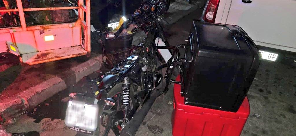 _ArriveAlive's tweet image. Stolen motorcycle recovered and suspect arrested in the Johannesburg CBD

tinyurl.com/ypeqyb4v

#ArriveAlive #MotorcycleInsurance #VehicleCrime @JoburgMPD