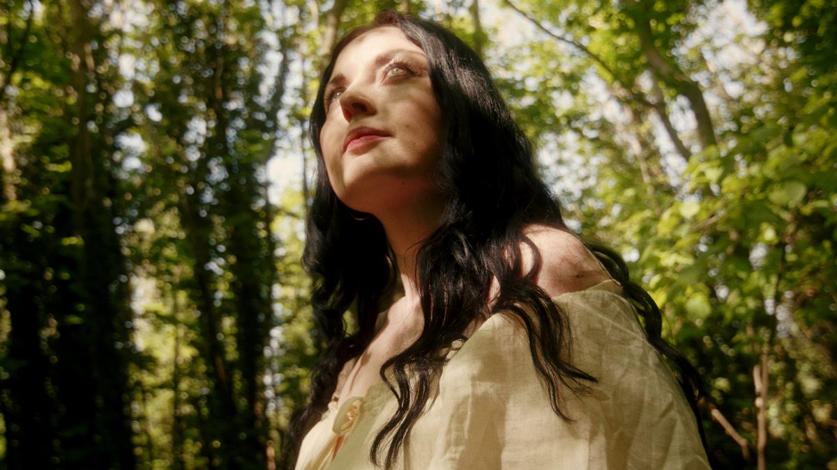 Thanks for the lovely messages about the Autumn tour! 🙏 Just a handful of dates this time, dipping my toes back into touring &amp; testing the waters with some new music.

Ticket link in my bio.

Love, 
Emily x