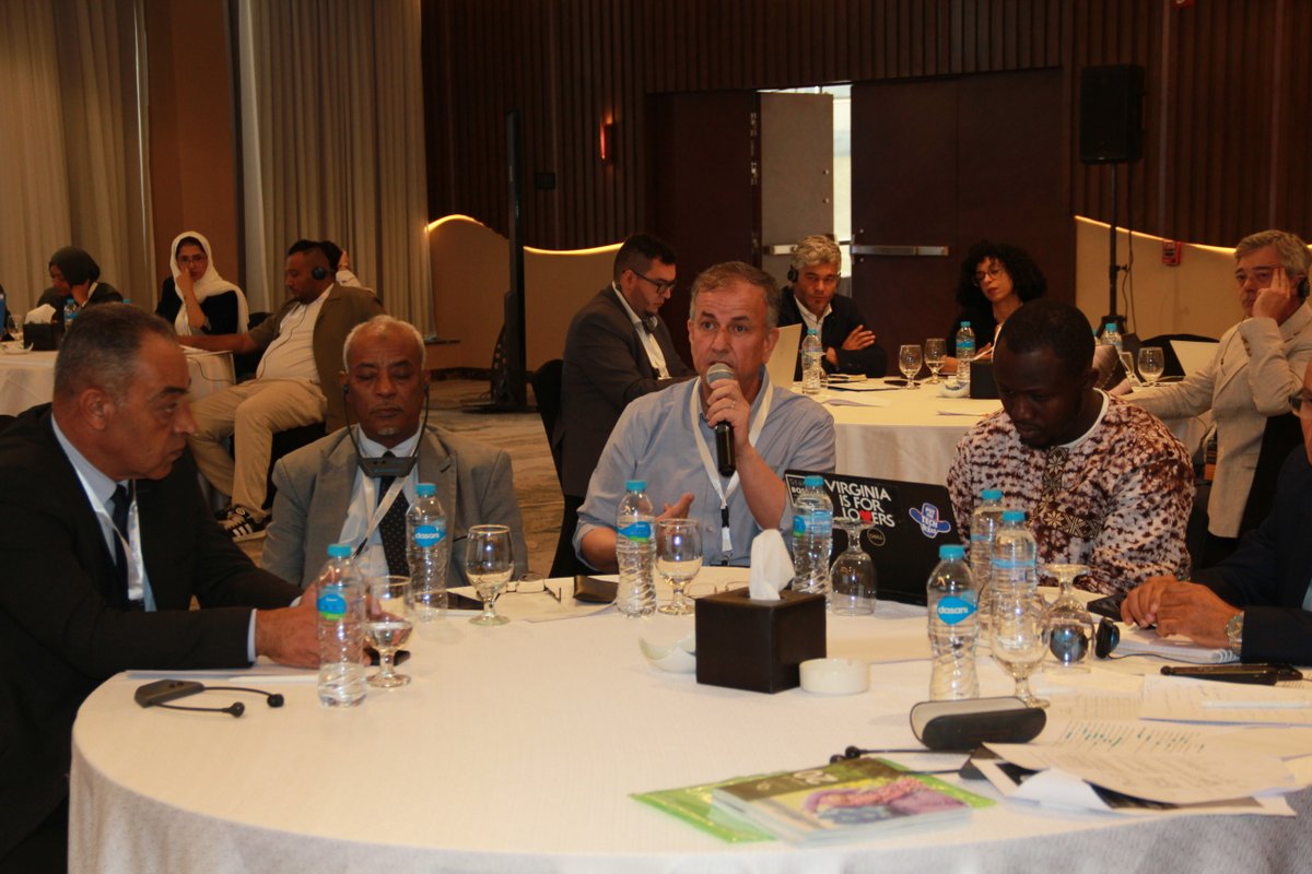 FAOinNENA_EN's tweet photo. 🧩 Breakout sessions in full swing at the #FamilyFarming Dialogue!
Participants from #NENA & #LAC are diving into a key question: What are the main challenges and priorities for family farming in our regions? 🌍👩🌾🌾
Collective thinking. Regional solutions. #UNDFF https://t.co/jlfOxnjj4a