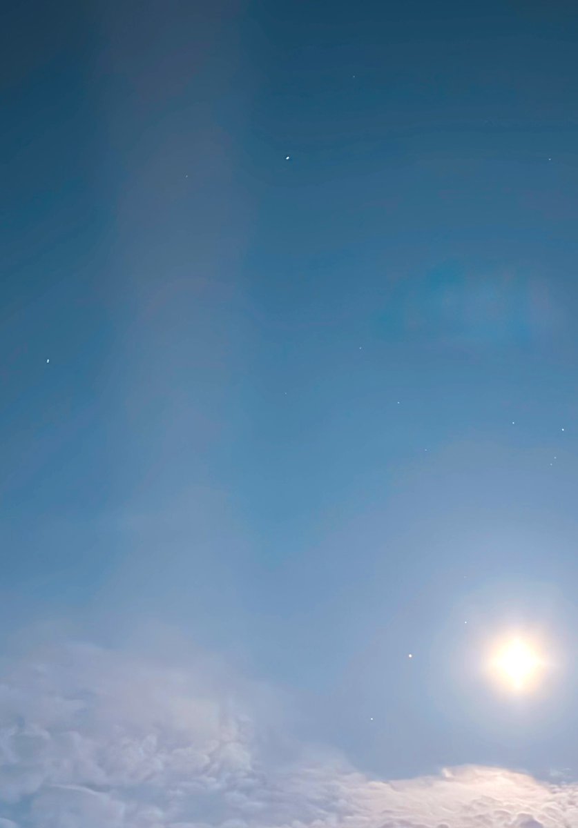 MyE1e's tweet image. 七夕祭り帰り道⭐︎
よく見ると光の柱横に星２つ⭐︎
♡お返し遅くなってます。
ごめんなさい🙏